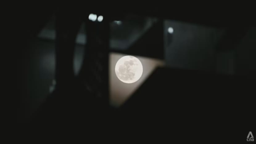 SG saksikan 'supermoon' pertama 2024 meski cuaca mendung pada 19 Ogos