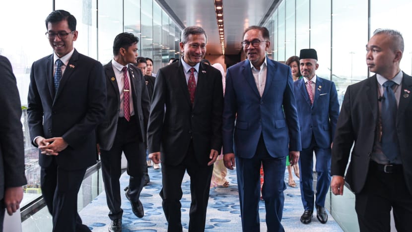 PM Anwar Ibrahim tiba di SG dalam rangka lawatan rasmi sehari PM Anwar Ibrahim tiba di SG dalam rangka lawatan rasmi sehari