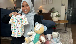 Dari pakaian bayi ke patung beruang, hasil tangan ibu ini kini jadi sumber rezeki