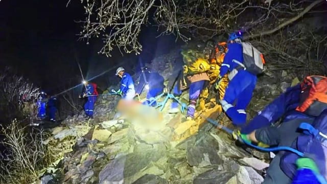 中国男子携儿登山暴毙 八岁儿以为父亲只是睡着