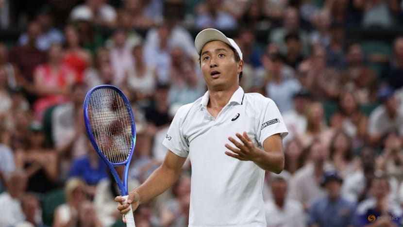 Sinner sees off qualifier Mochizuki for Wimbledon quarter-final spot