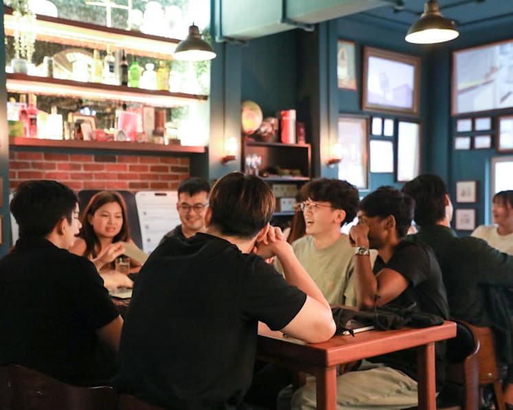 What spending hours with strangers, without my smartphone, revealed about facing discomfort