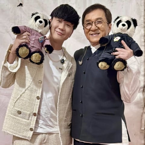 成龙林俊杰难得合体献唱,音乐节现场惊喜合唱曲曝光!