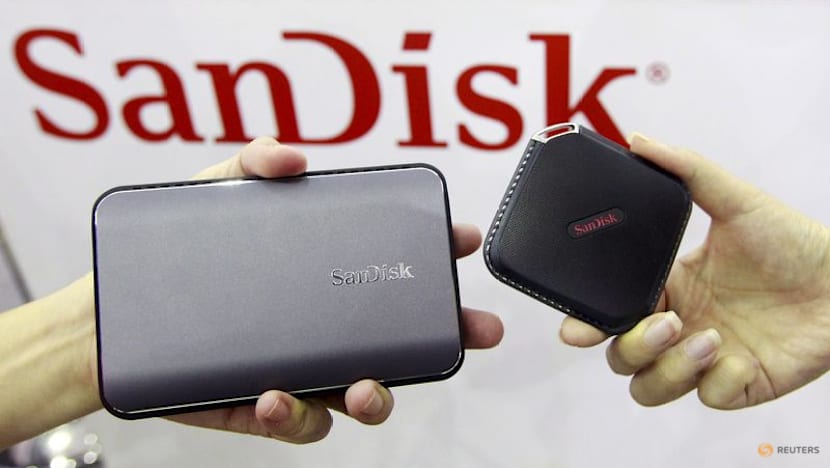 Western Digital to sell partial stake in Sandisk for $3.17 billion to cut debt