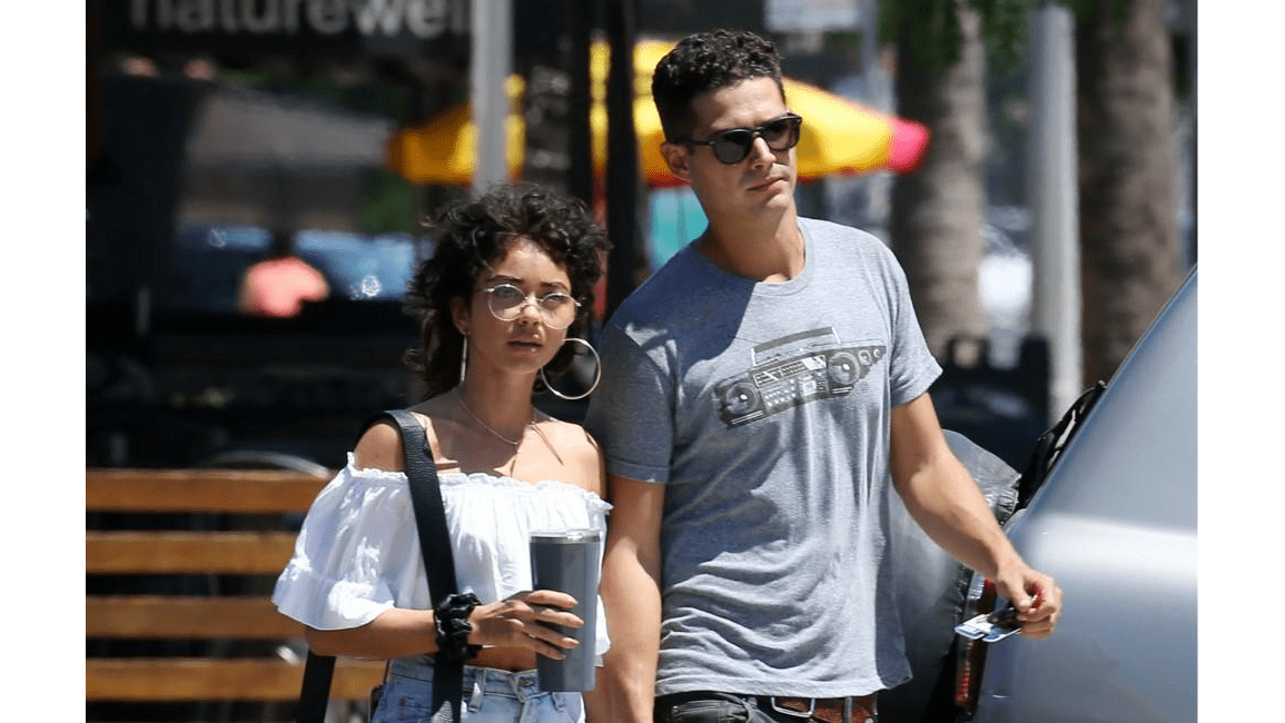 Sarah Hyland and Wells Adams' parents haven't met yet 8days
