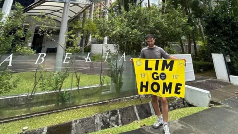 Polis SG siasat pasangan Sepanyol tunjuk perasaan terhadap pemilik kelab Valencia Peter Lim