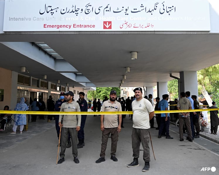 Pakistan hospital fire kills 14 infants