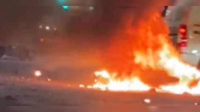 深圳外卖员送餐途中 电动车爆燃致重伤