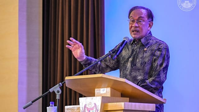 安华：七艘马国船获准通行霍峡  一艘已抵达