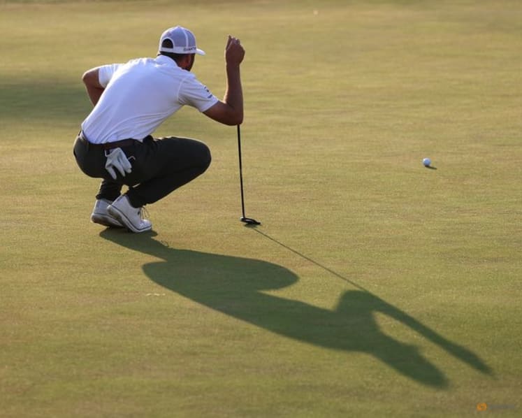 From delivery room to Claret Jug dream, Burns takes Open lead