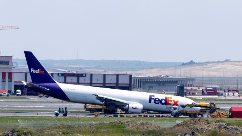 Boeing விமானம் 'சிக்கலோடு' தரையிறங்கியது