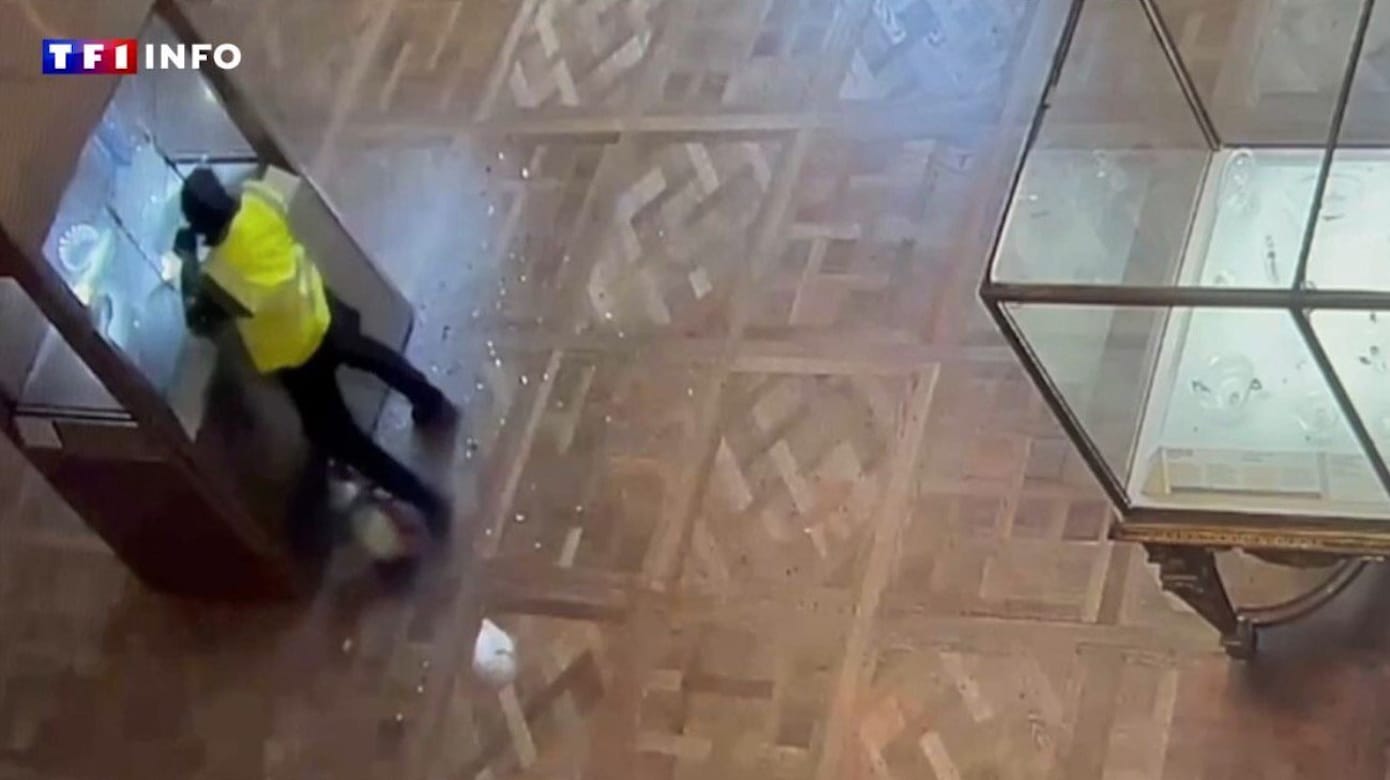 卢浮宫劫案最新监控画面曝光 安保人员距离窃贼仅几米