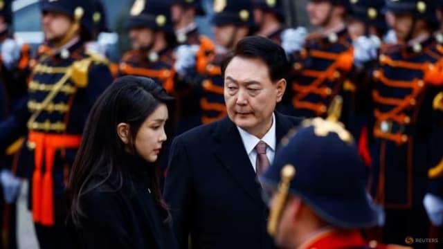 戒严导火线 跟总统夫人名牌包有关？