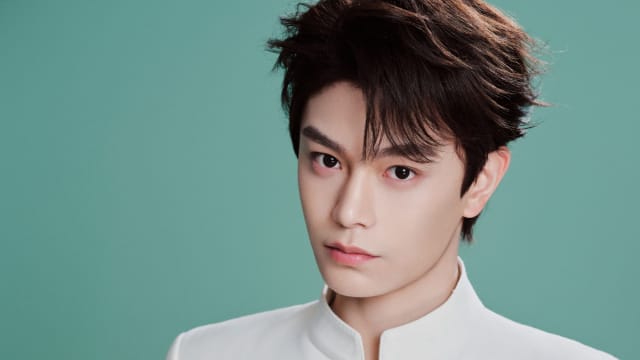 片场工作人员意外落水，丁禹兮急冲上前救人！