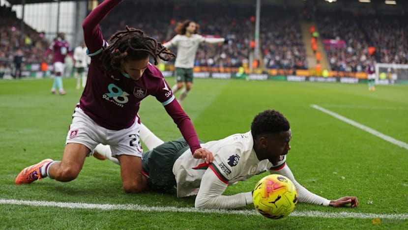 Chelsea close gap on leaders Arsenal with 2-0 win at Burnley