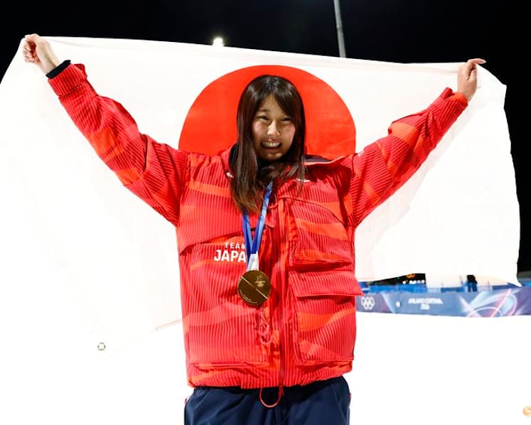 Snowboard-Japan steal the show, Chloe Kim misses milestone