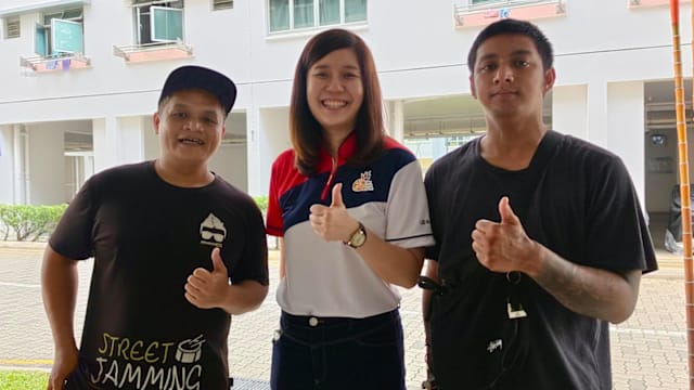 义顺组屋失火 英勇居民合力救人