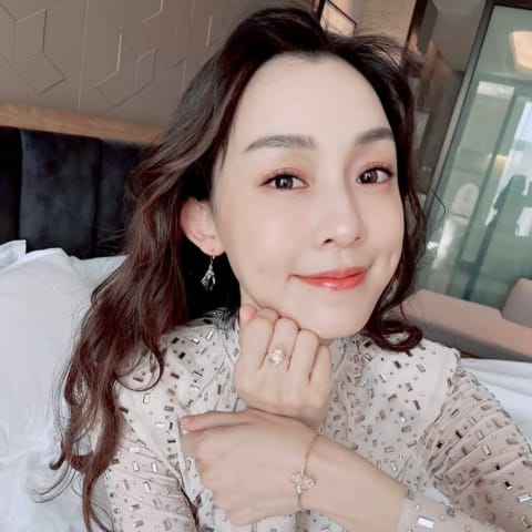 范玮琪《歌手2025》翻车后吐心声:跌倒后的坚强重生之路,哪里跌倒就从哪里爬起