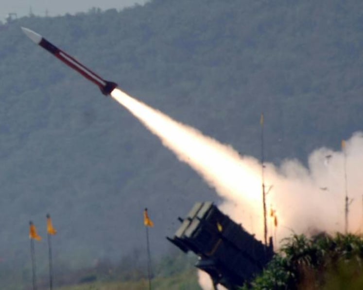 China 'to sanction' US firms over Taiwan arms sale