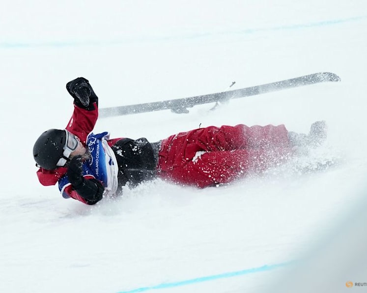 Freestyle-Canada's Sharpe to miss women's halfpipe final after crash