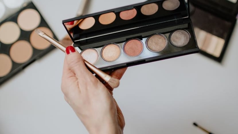 Terkejut lihat wajah tanpa solekan, lelaki Mesir ini langsung bercerai