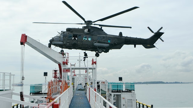 首次引入高空救援环节 随记者直击“浪峰”海事反恐演习