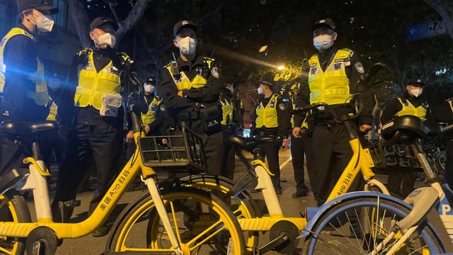 中国派大批警力驻守上海市中心 严防民众聚集