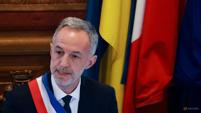 Paris mayor pushes for resolution in PSG stadium talks by summer