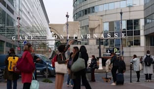 Police shoot and wound knife-wielding man at Montparnasse station; passer-by injured