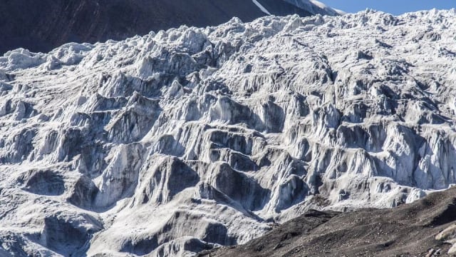 喜马拉雅冰川以历来最快速度融化 危及近20亿人水源