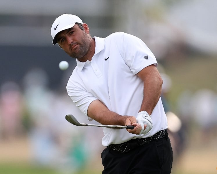 Smalley leads crowded PGA Championship as Scheffler says it's 'anybody's tournament'