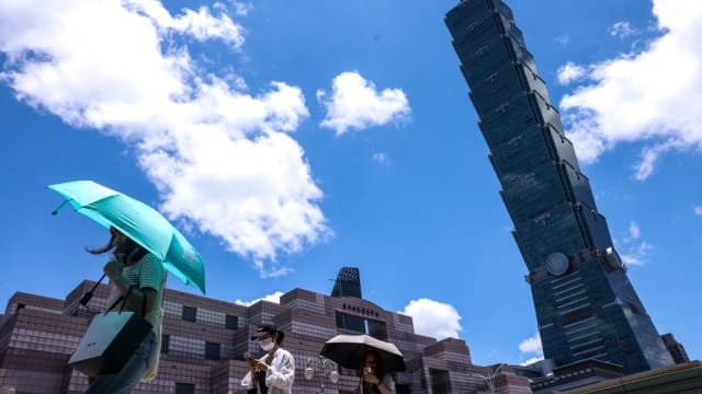 台湾受高温天气笼罩 11个地区气温或上升到摄氏36度