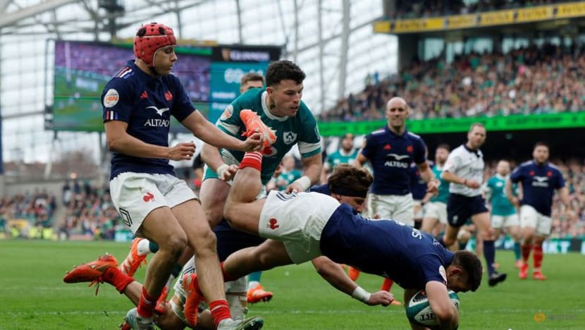France crush Ireland to move into Six Nations pole position