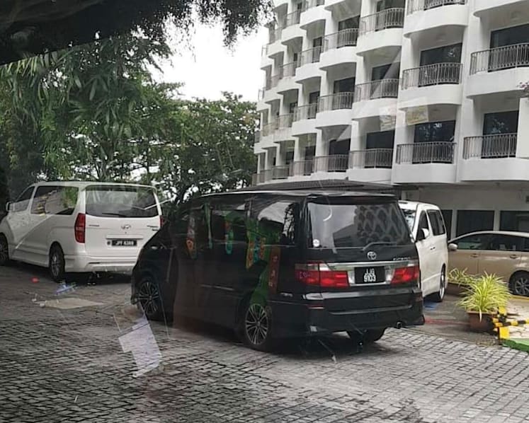 Malaysian transport firms providing illegal services here make Singapore drivers see red