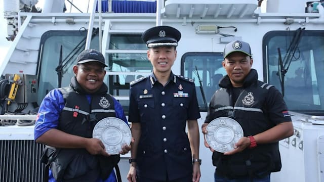 协助警方从马国水域寻回失窃游艇 两男获颁公共精神奖