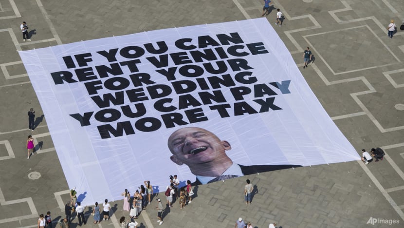 Amazon tycoon Bezos arrives in Venice for lavish wedding, amid protests Amazon tycoon Bezos arrives in Venice for lavish wedding, amid protests