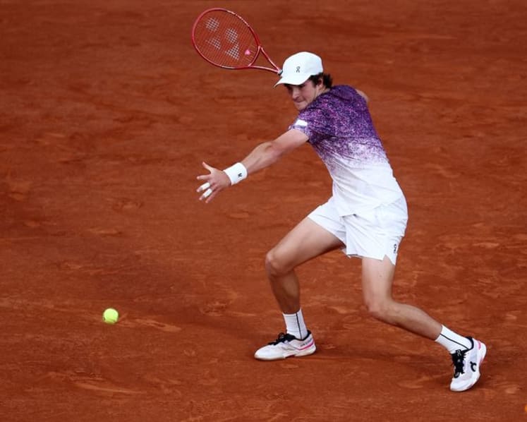Teen titan Fonseca topples Ruud to make French Open quarter-finals