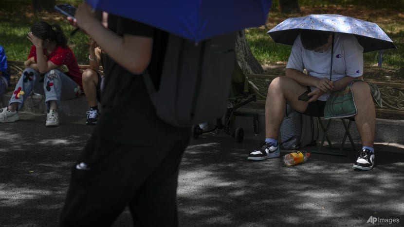 Rain and shine: Northern China swelters in heatwave as torrential downpours soak the south Rain and shine: Northern China swelters in heatwave as torrential downpours soak the south