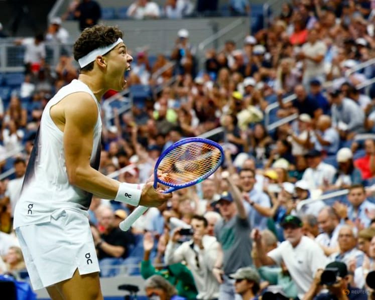 Medvedev, Pegula, Shelton advance as rain disrupts US Open schedule