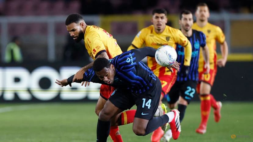 Late goals keep Inter in control of Serie title race