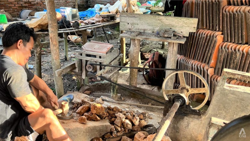 Pulau surgawi Lombok, emasnya yang beracun, dan derita anak-anaknya