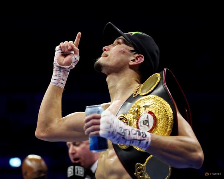 Figueroa withdraws from Kameda fight due to illness after losing WBA featherweight title