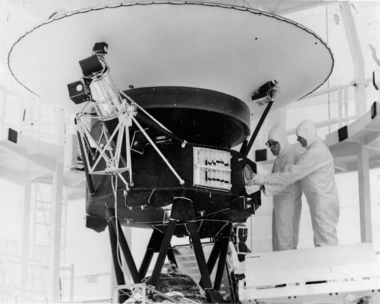 NASA listens for Voyager 2 spacecraft after wrong command cuts contact