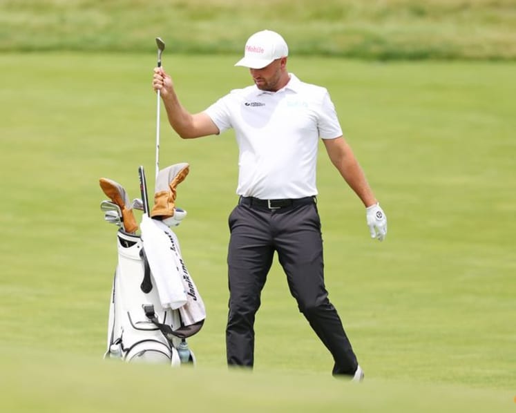 Clark in command at US Open halfway mark