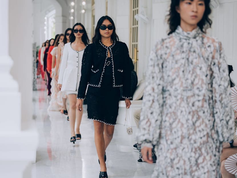 From Lake Como to Raffles Hotel: Chanel&rsquo;s Cruise 2025/26 show finds a tropical stage in Singapore