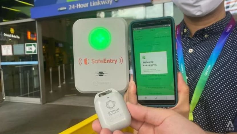 SafeEntry guna TraceTogether saja diwajibkan mulai 17 Mei SafeEntry guna TraceTogether saja diwajibkan mulai 17 Mei