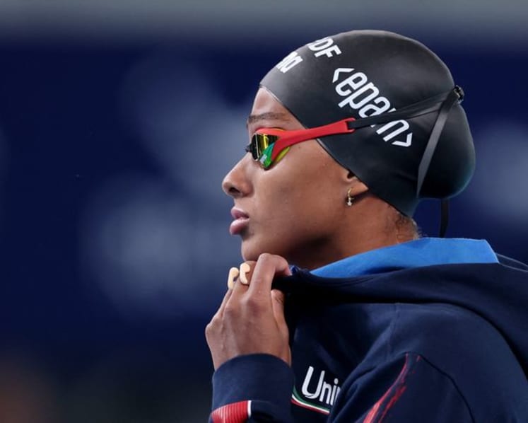Italy's Curtis betters own 50m backstroke world record