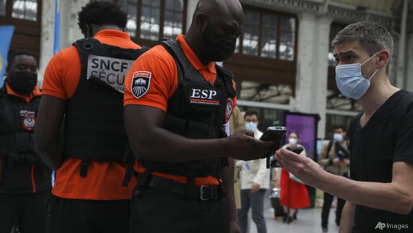 France’s COVID-19 pass now required in restaurants, trains
