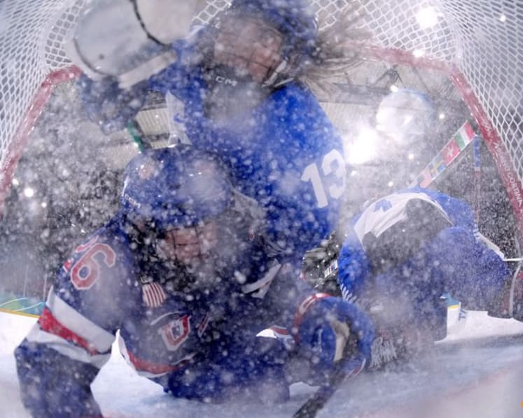 Ice hockey-US hit Italy for six to reach women's semi-finals