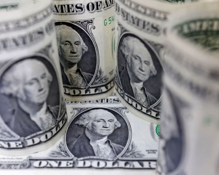 Dollar retreats with markets focused on US data, shrugging off Venezuela